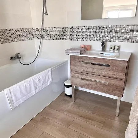 Detente Cote D'azur, Piscine Et Privatifs