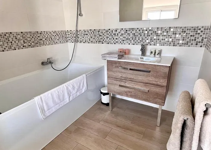 Detente Cote D'azur, Piscine Et Privatifs